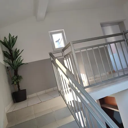 ベッド・アンド・ブレックファスト Leptirica *